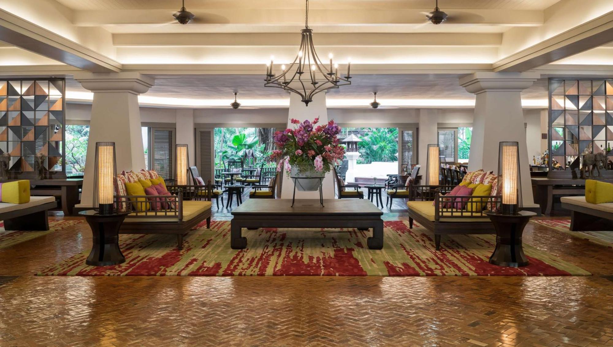 Avani Pattaya Resort Exterior photo The lobby of the E and O 87 Hotel