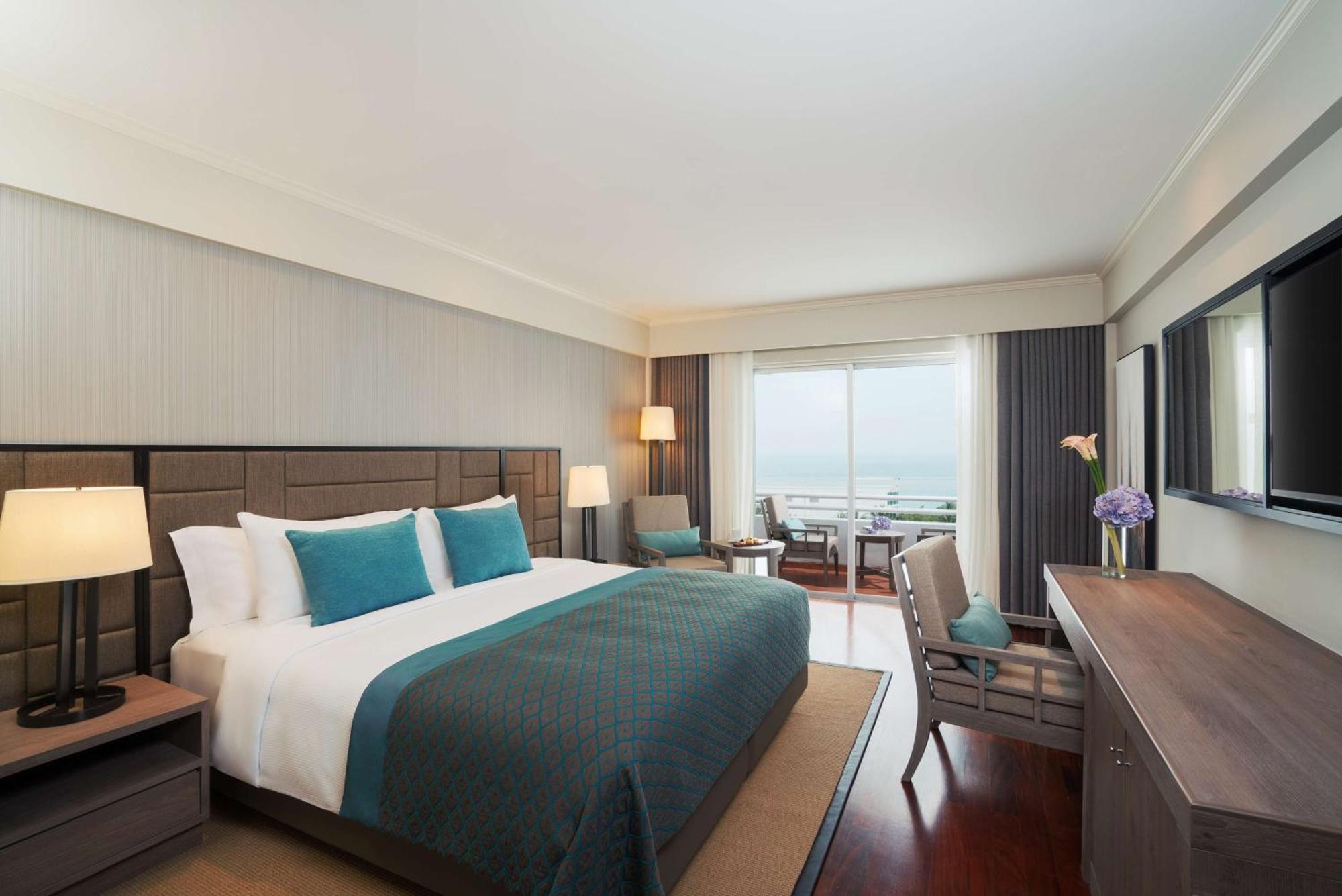 Avani Pattaya Resort Exterior photo