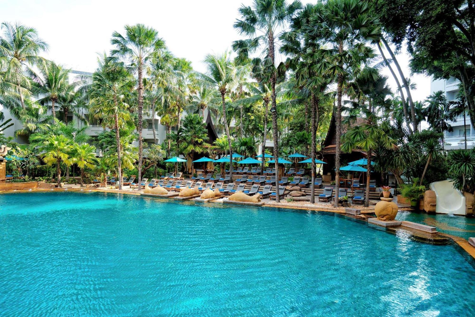 Avani Pattaya Resort Exterior photo The pool at the Royal Thai Beach Hotel