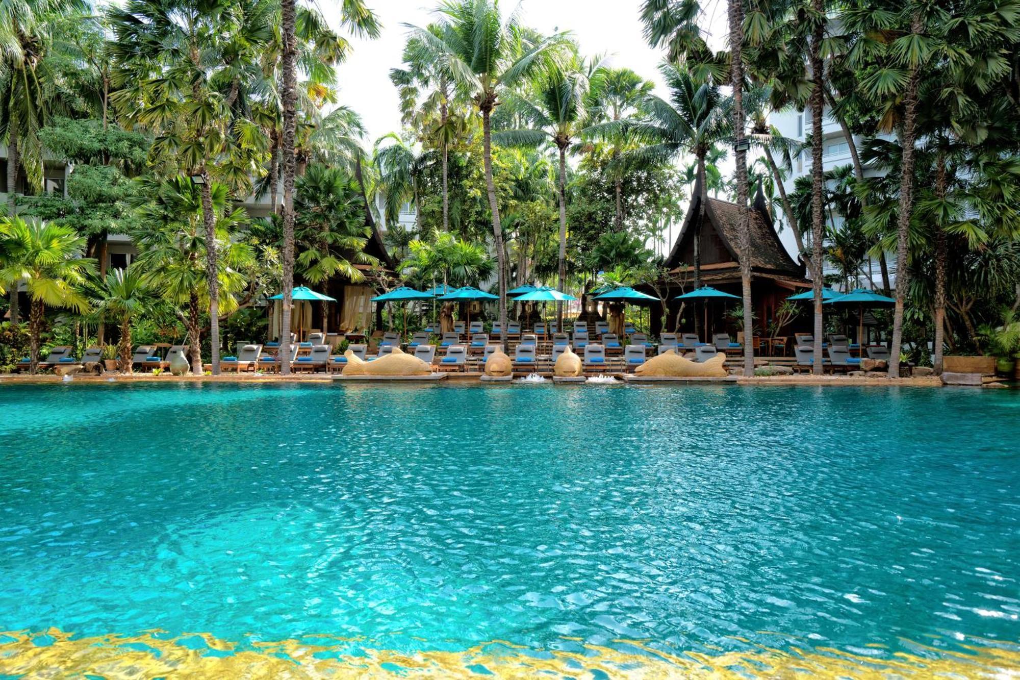 Avani Pattaya Resort Exterior photo The pool at the Royal Paradise Hotel & Spa