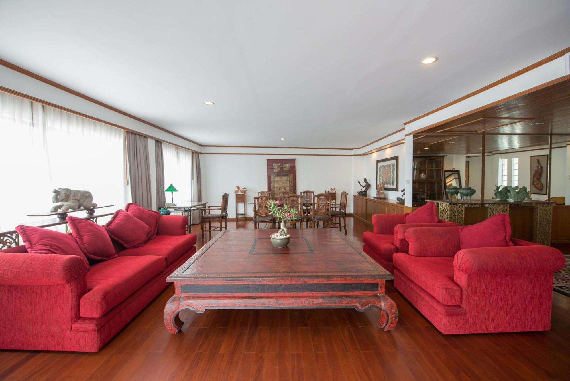 Avani Pattaya Resort Exterior photo The interior of a suite at the hotel