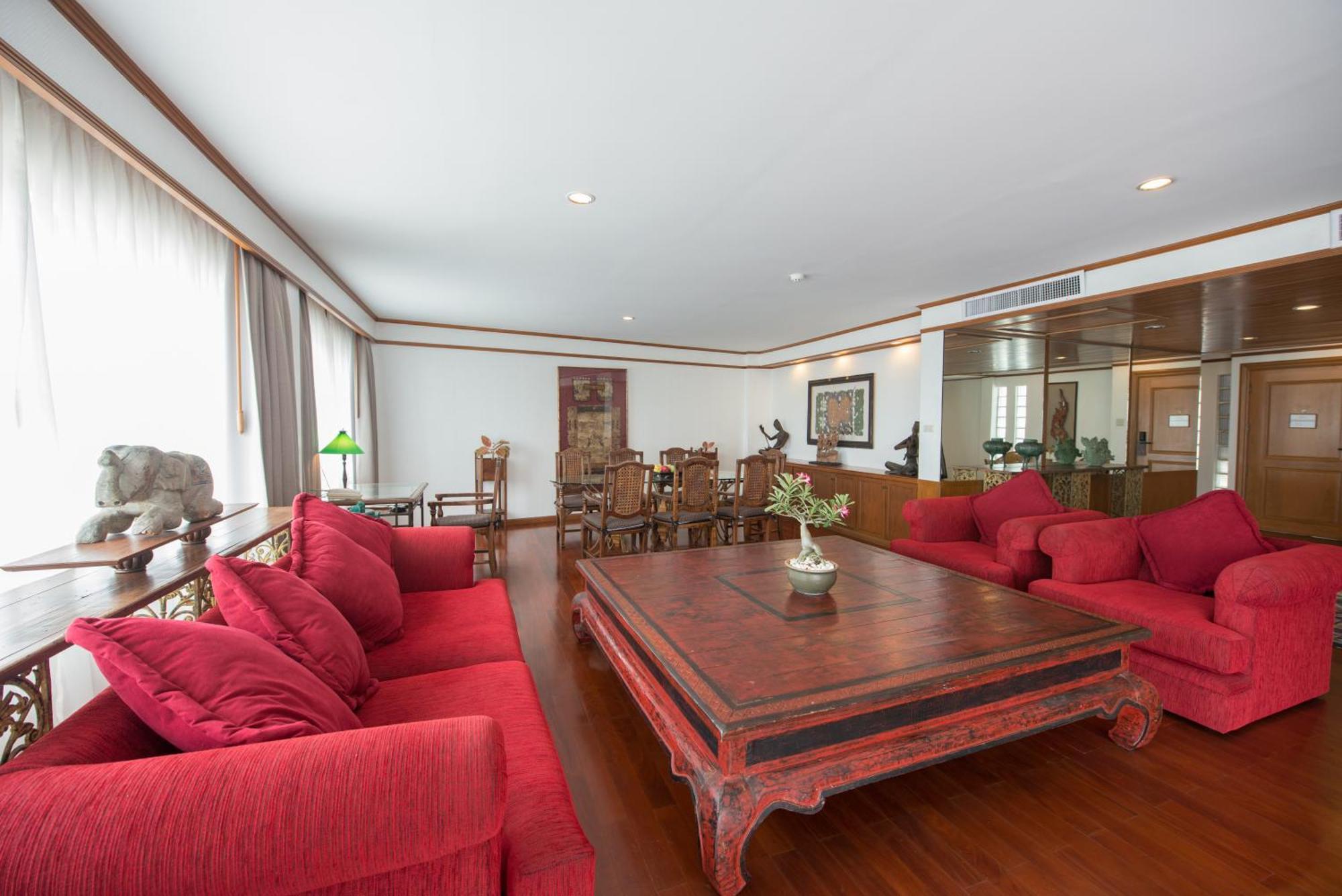 Avani Pattaya Resort Exterior photo The interior of a suite at the hotel