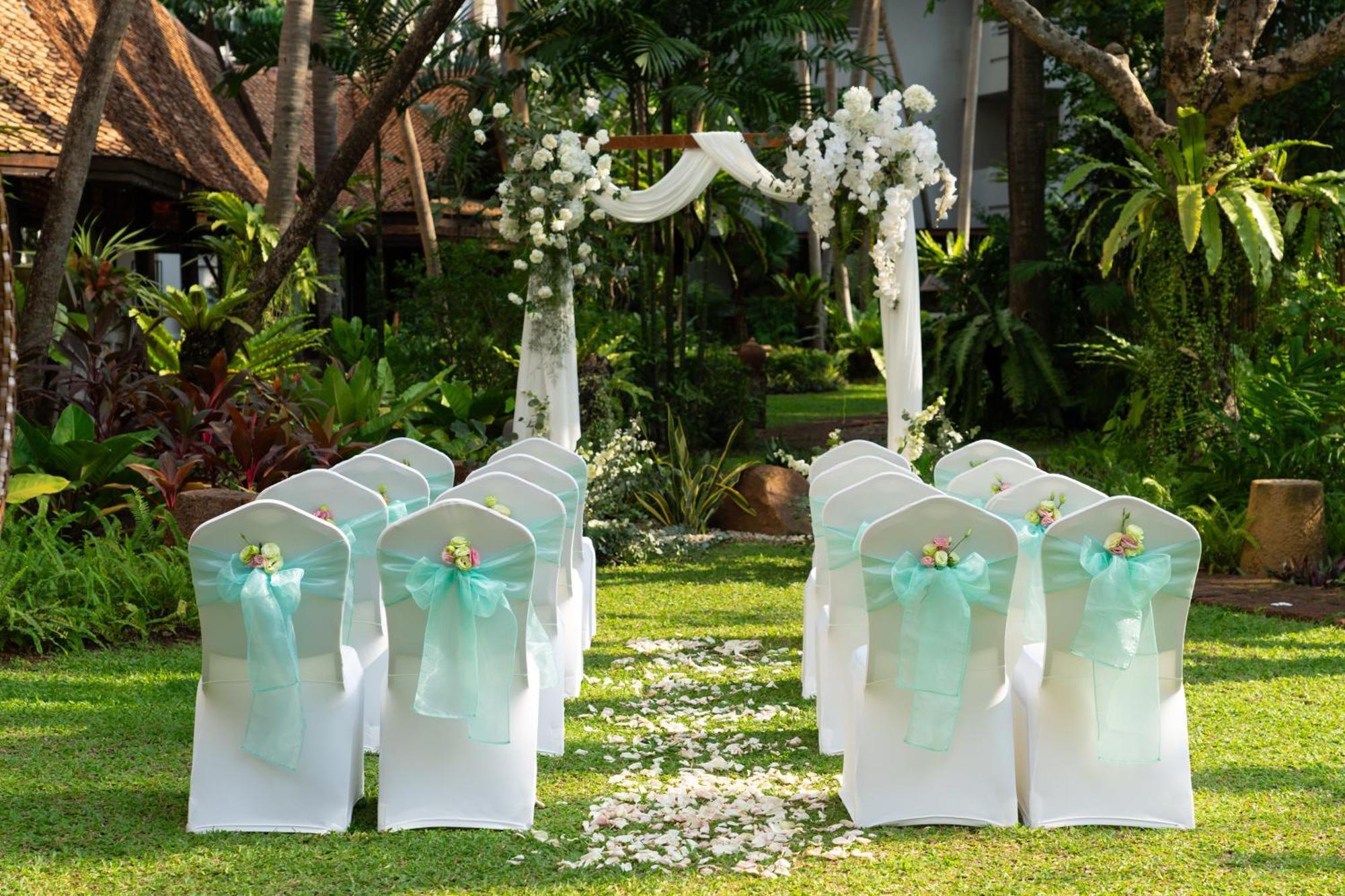Avani Pattaya Resort Exterior photo A wedding ceremony in Bali